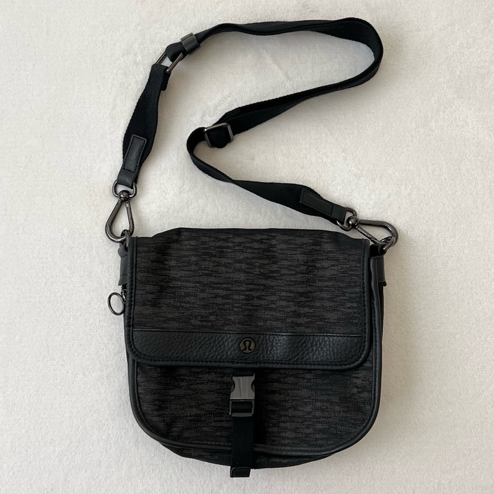 Lululemon Now and Always Crossbody 5L bag in Jacquard Black